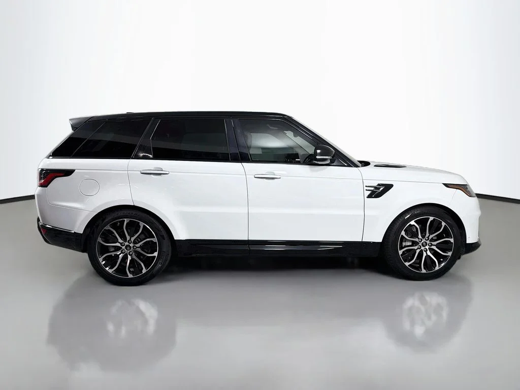 Used 2021 White Land Rover HSE Silver Edition image 4
