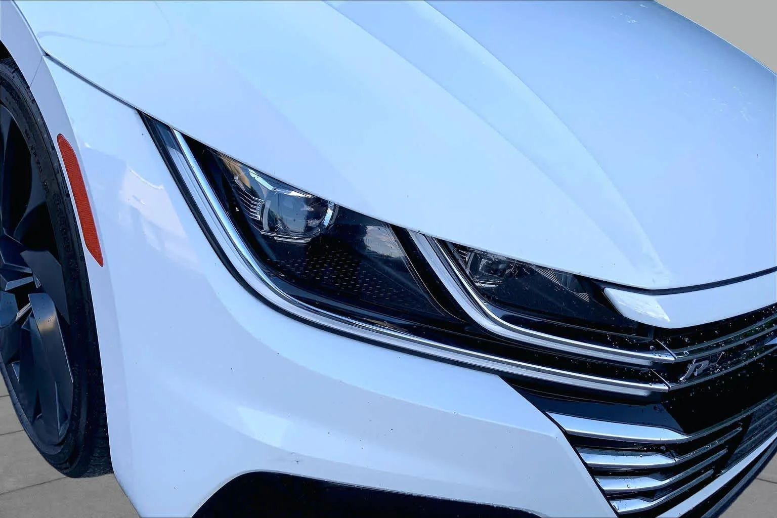 Used 2019 Pure White Volkswagen SEL R-Line image 27