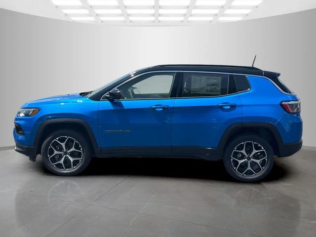 New 2026 Hydro Blue Pearl-Coat Exterior Paint Jeep Limited image 4