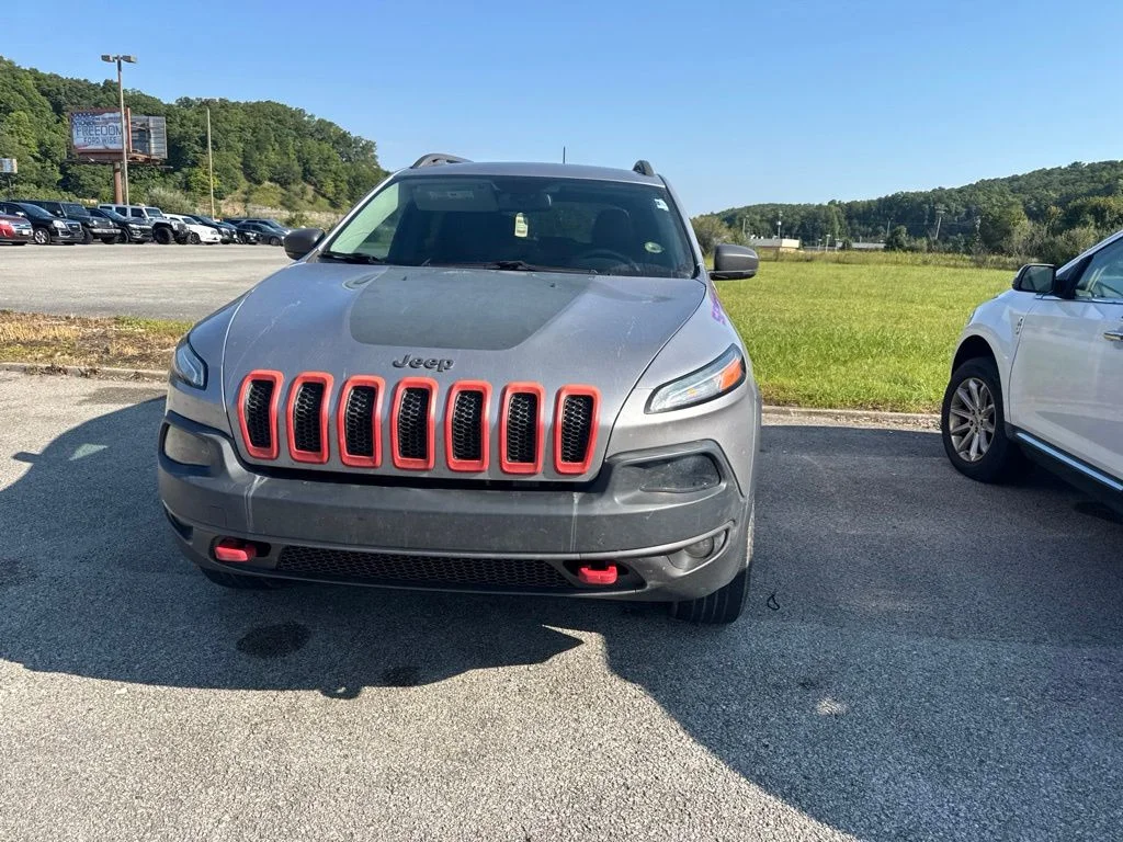 Used 2018 Billet Silver Metallic Jeep Trailhawk image 5