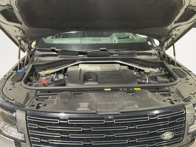 Used 2024 Gray Land Rover SE image 21