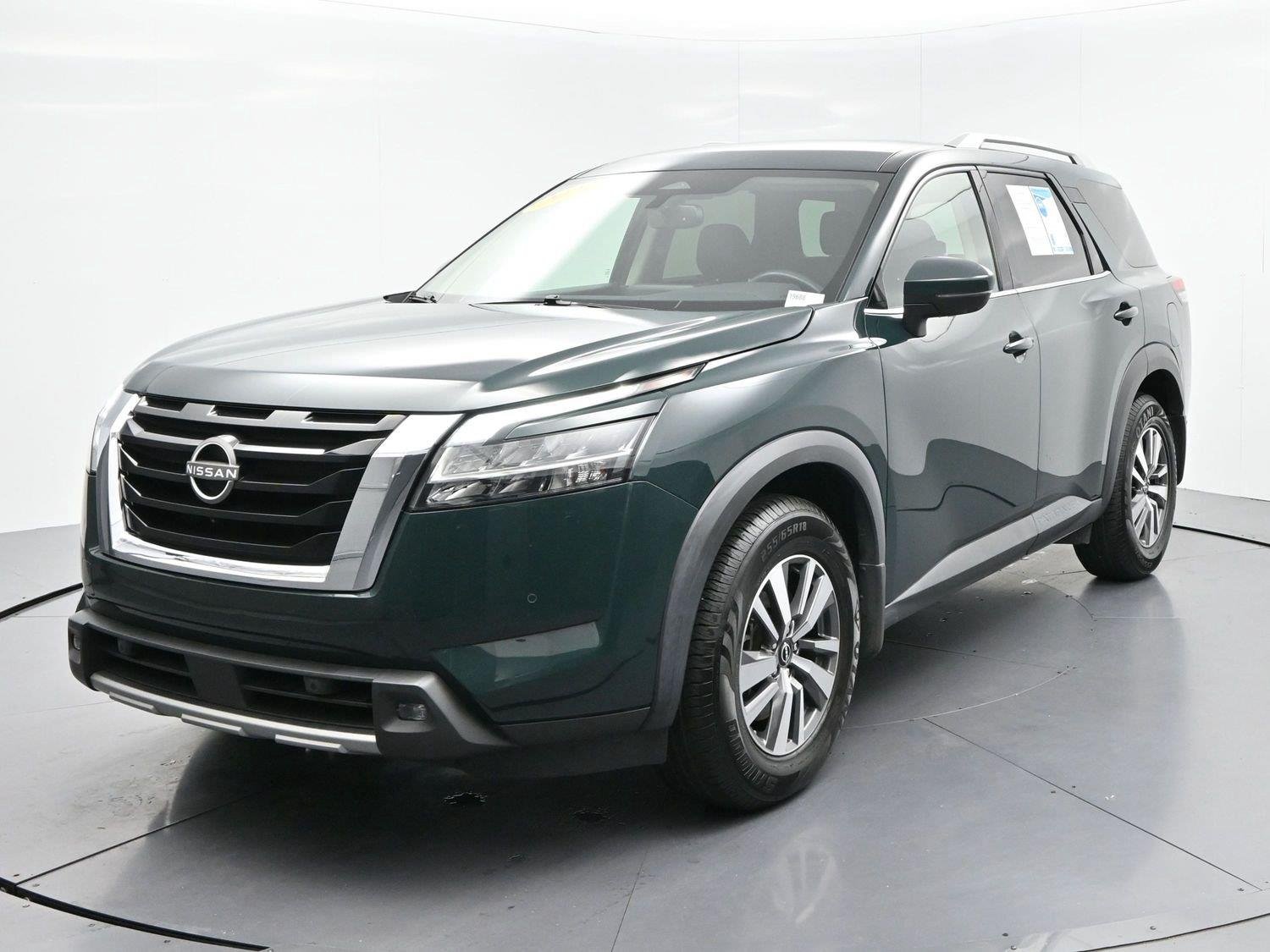 Used 2022 Green Nissan SL image 3
