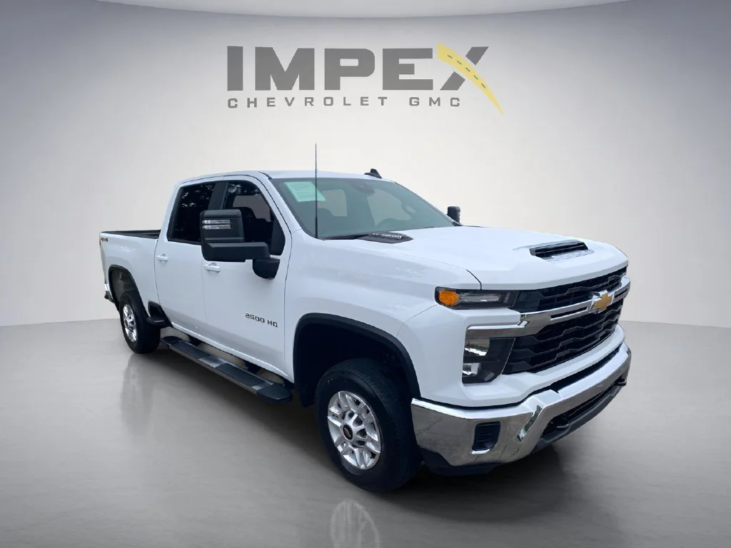 Used 2026 Summit White Chevrolet LT image 6