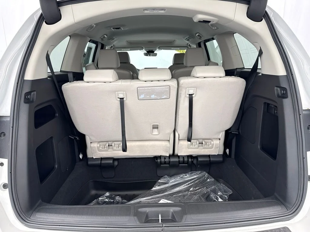 New 2026 Platinum White Pearl Honda EX-L image 9