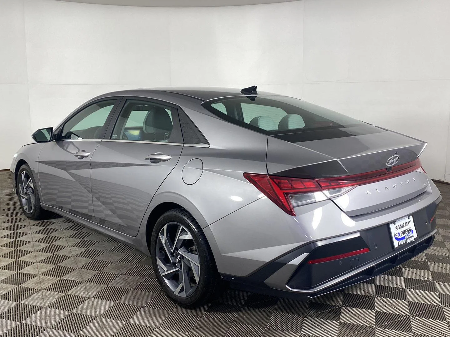 Used 2024 Fluid Metal Hyundai Limited image 7