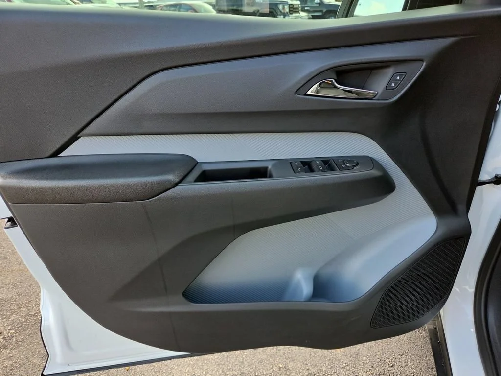 New 2027 Summit White Chevrolet LT image 13