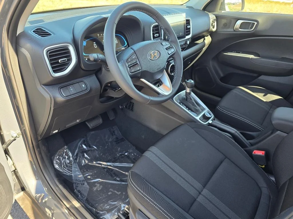 2025 Hyundai Venue SEL - Photo 23