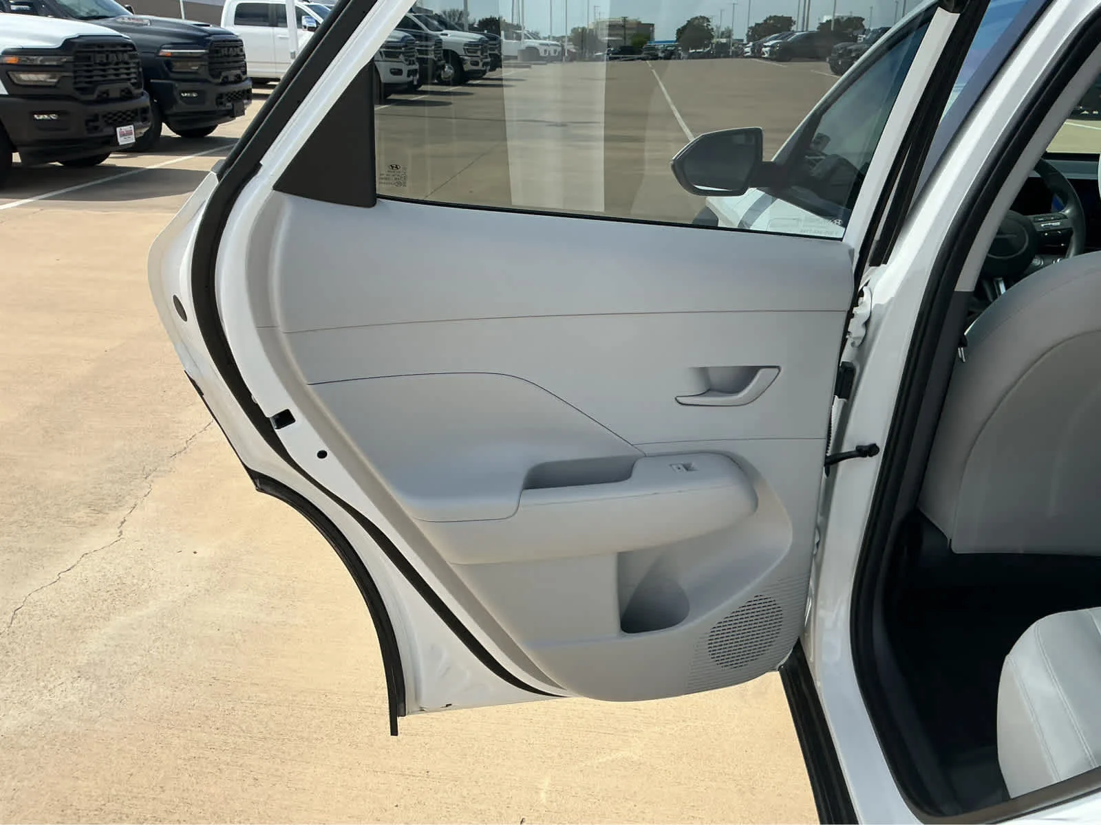 Used 2025 Atlas White Hyundai SEL image 15