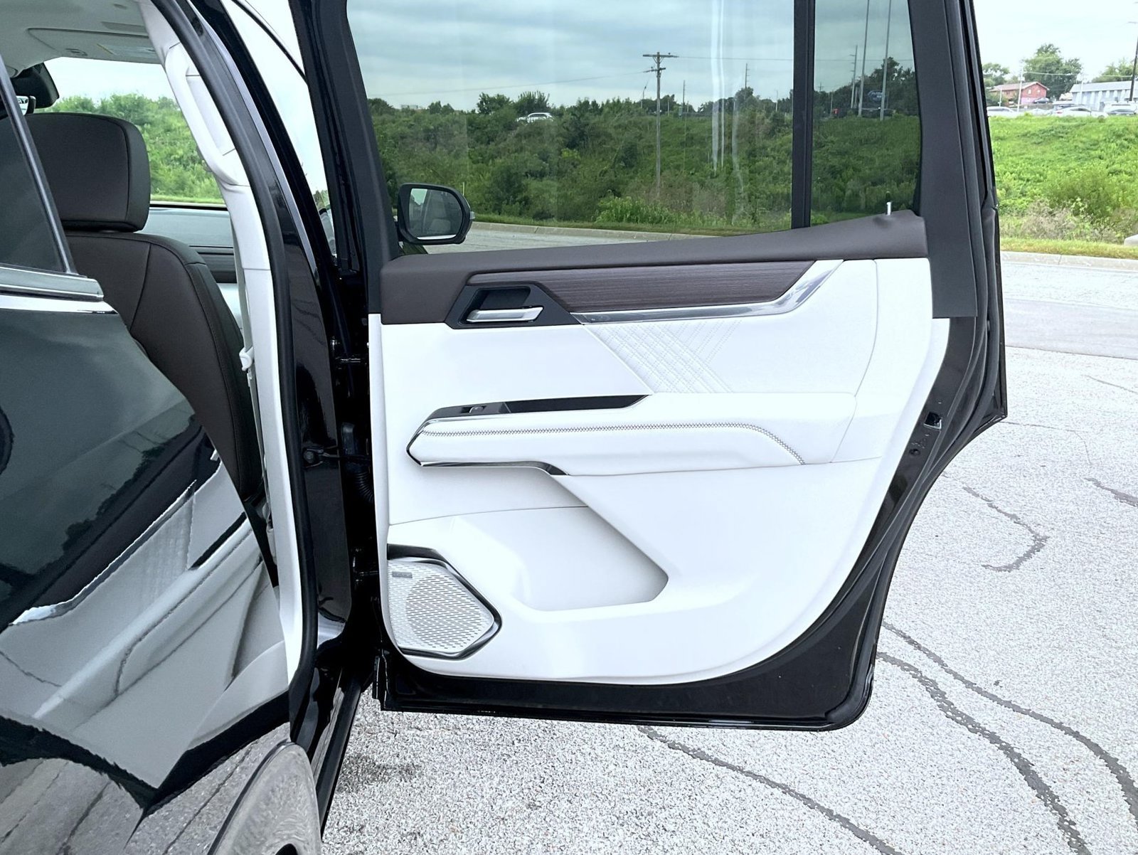 2027 GMC Acadia Denali - Photo 17