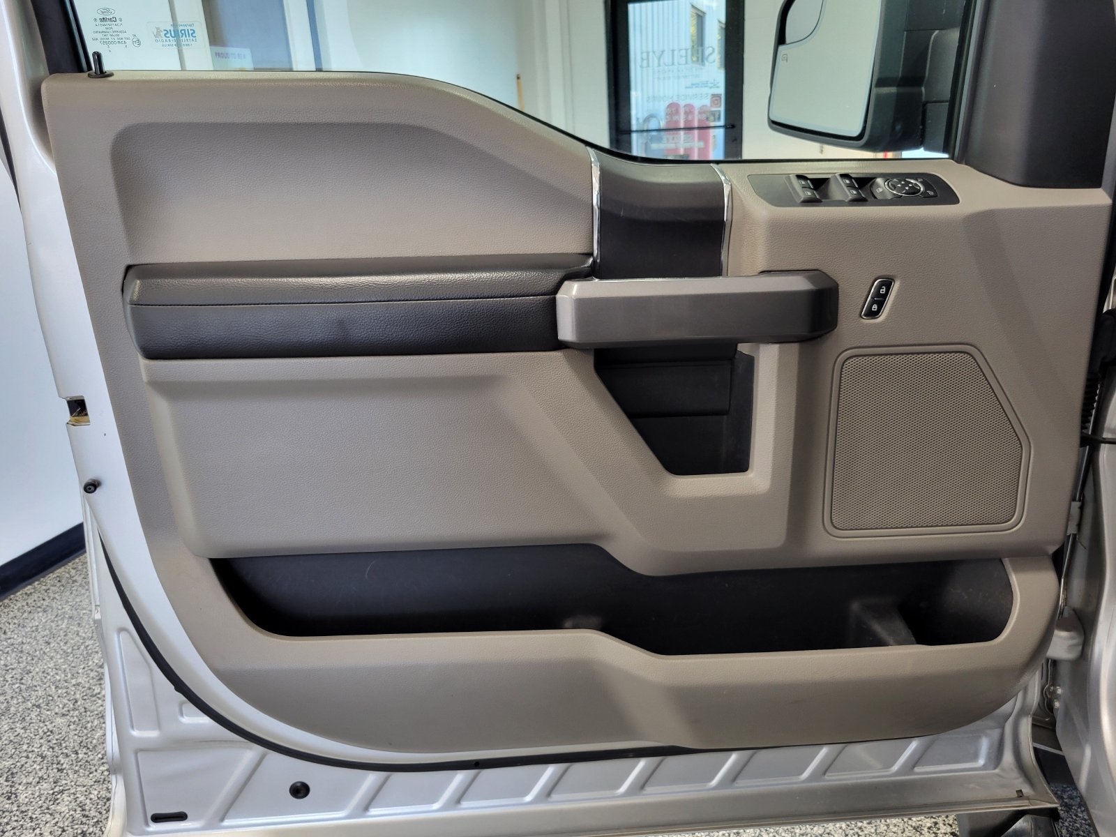 Used 2015 Silver Ford XLT image 6