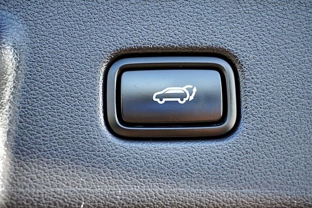 Used 2025 Silver Hyundai SEL image 13