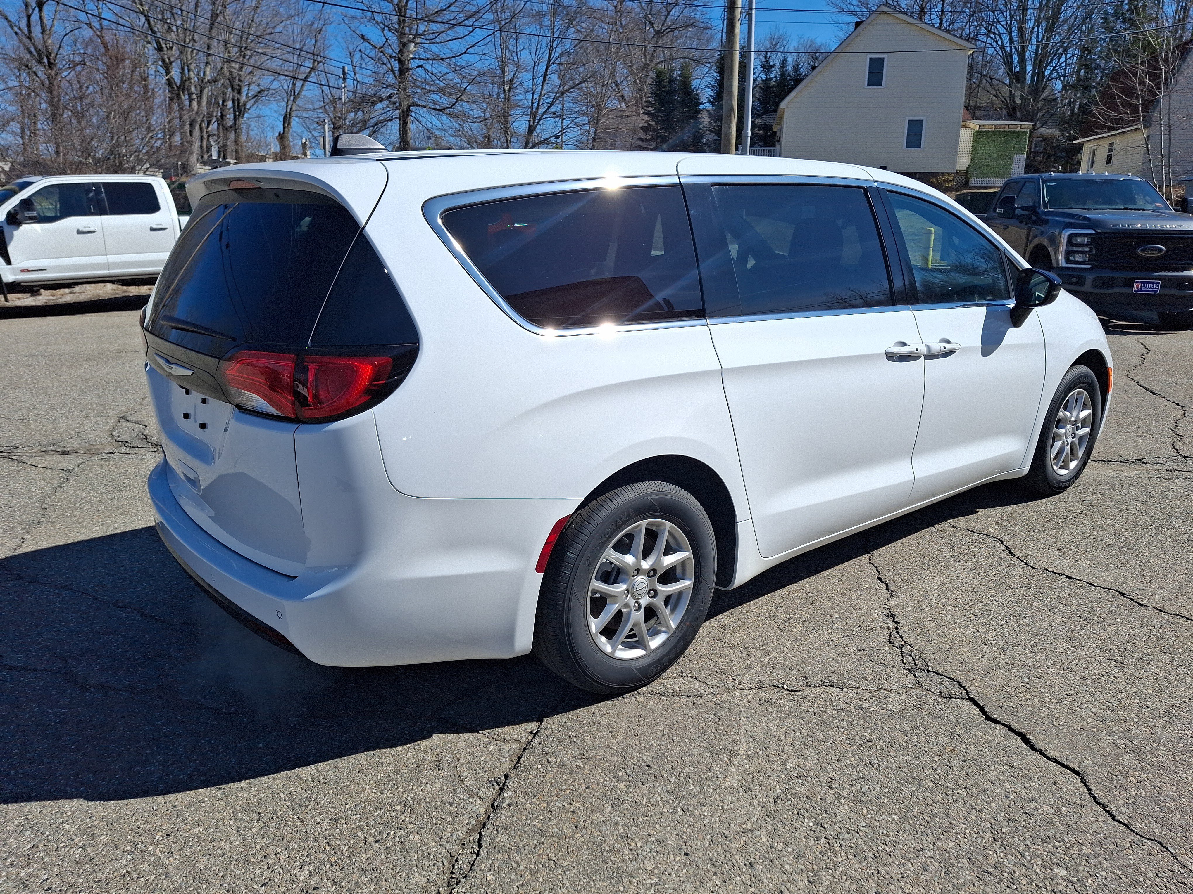 2026 Chrysler Voyager LX - Photo 6