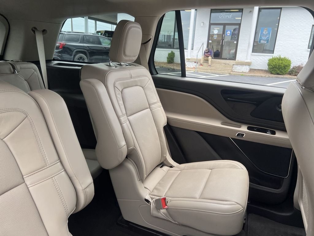 Used 2021 White Lincoln Reserve image 12