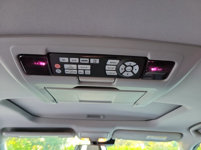 Used 2018 White Diamond Pearl Honda Touring image 17
