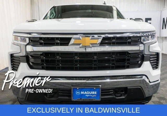 Used 2025 Summit White Chevrolet LT image 3
