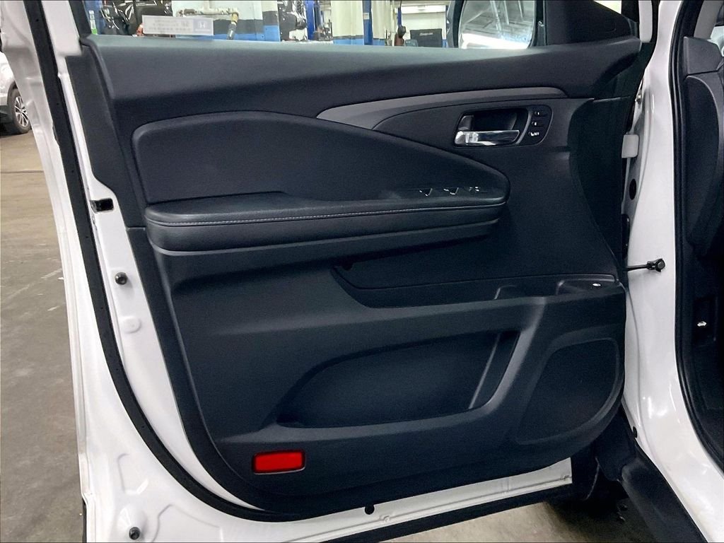 Used 2024 White Honda RTL image 9