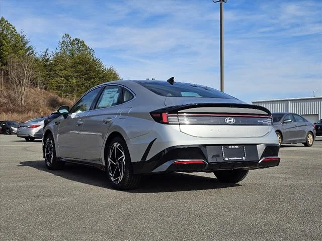 Used 2024 Aero Silver Hyundai SEL image 3