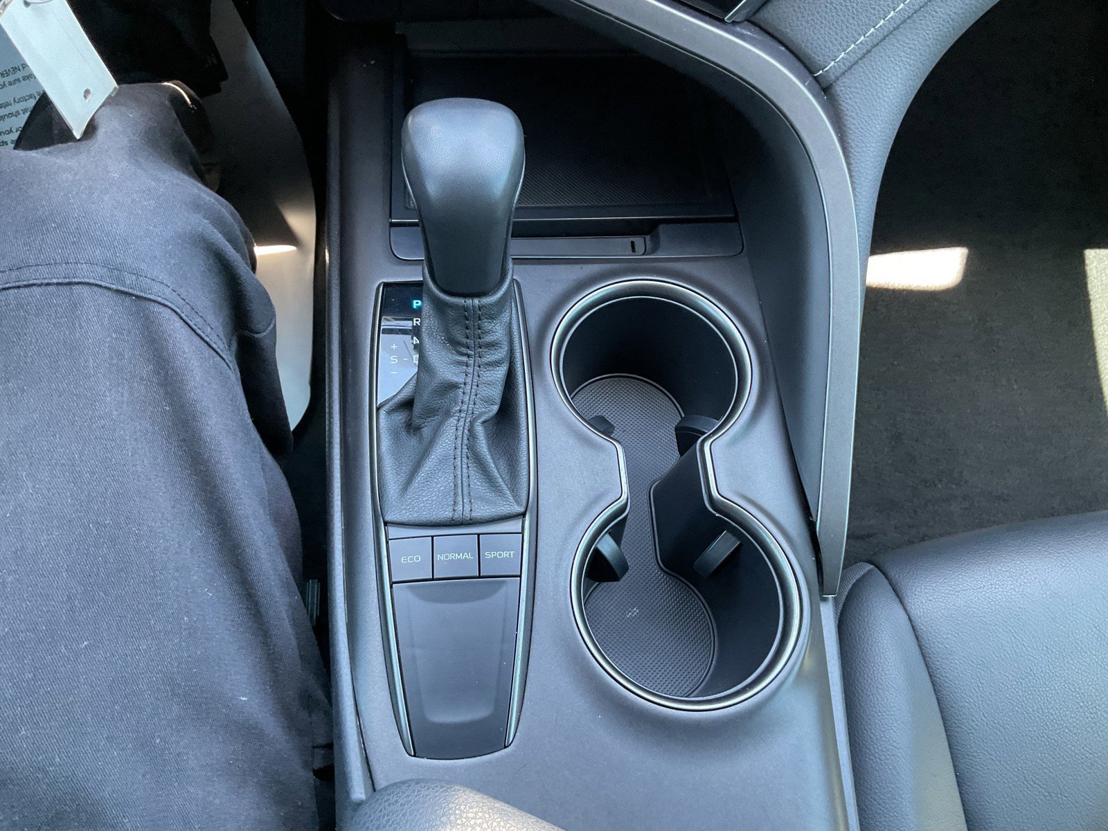 Certified Used 2022 White Toyota SE image 28