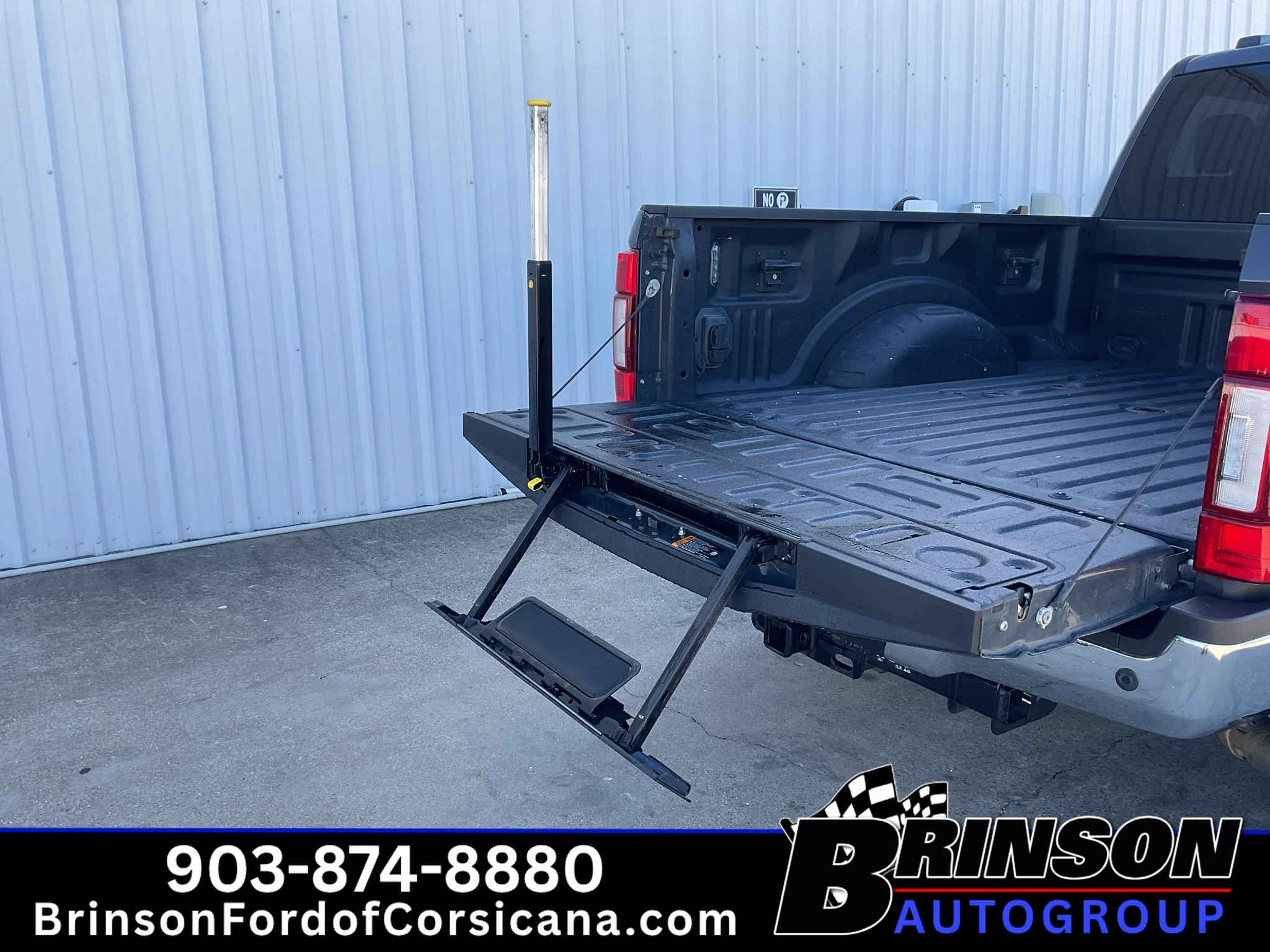 Used 2021 Lithium Gray Metallic Ford LARIAT image 11