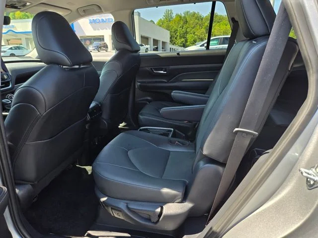 Used 2025 Silver Toyota XLE image 11