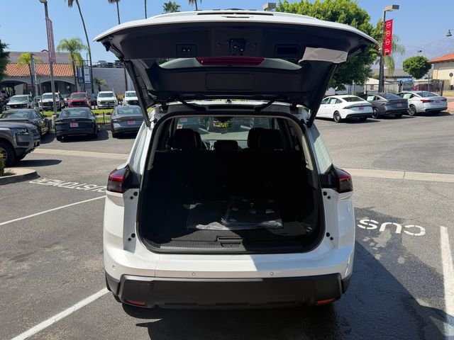 New 2026 Everest White Pearl TriCoat Nissan Dark Armor™ image 7