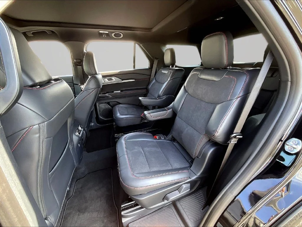 New 2027 Agate Black Metallic Ford ST image 31