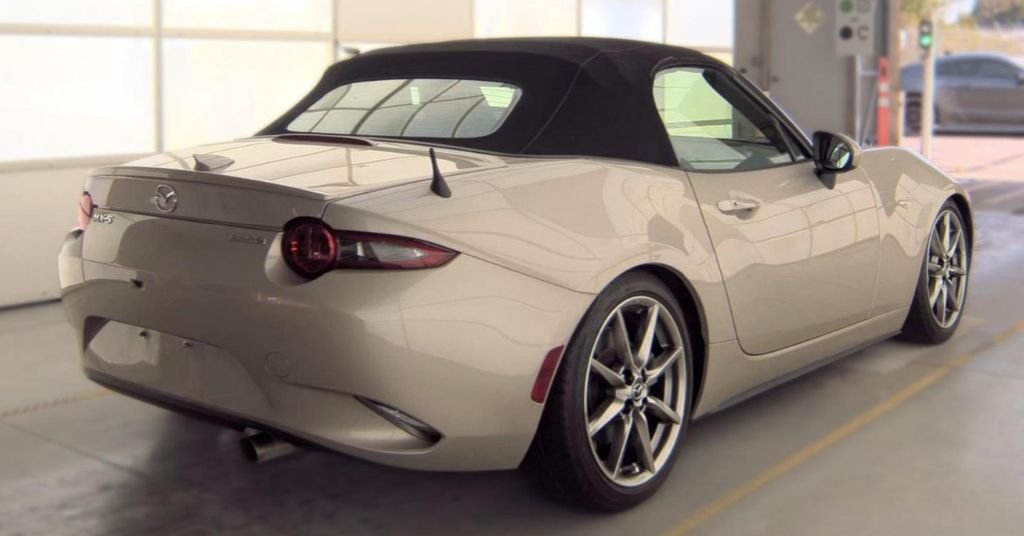 Used 2023 Silver Mazda Grand Touring image 3
