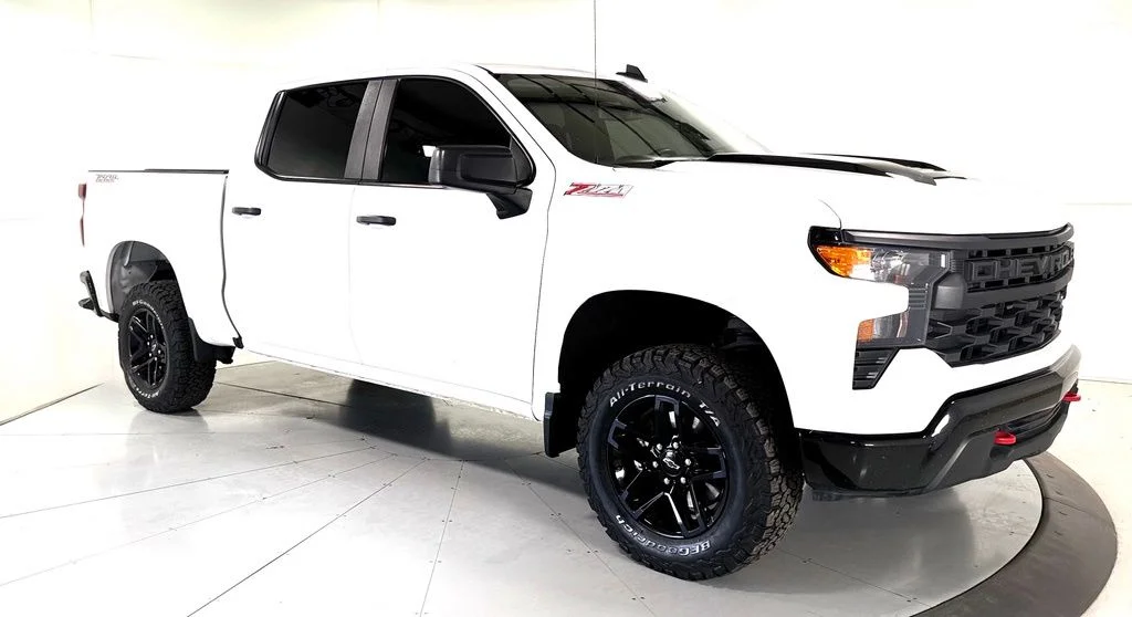 Used 2025 White Chevrolet Custom Trail Boss image 1