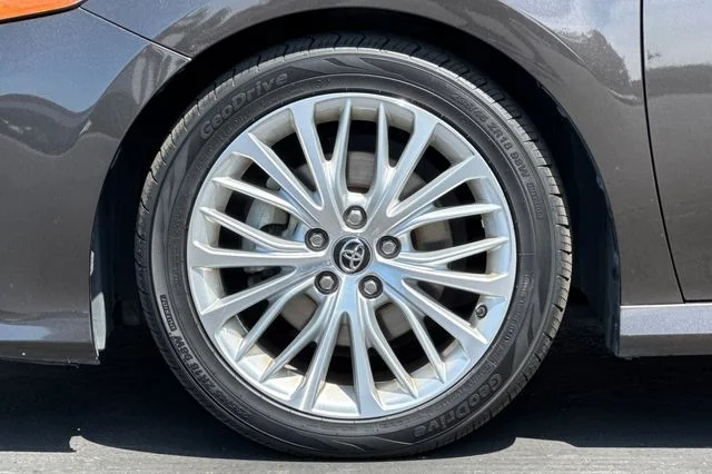Used 2018 Brown Toyota XLE image 31