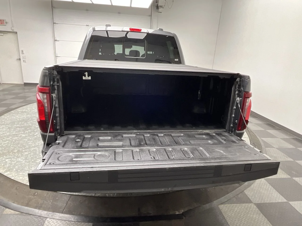 Used 2024 Gray Ford XLT image 32