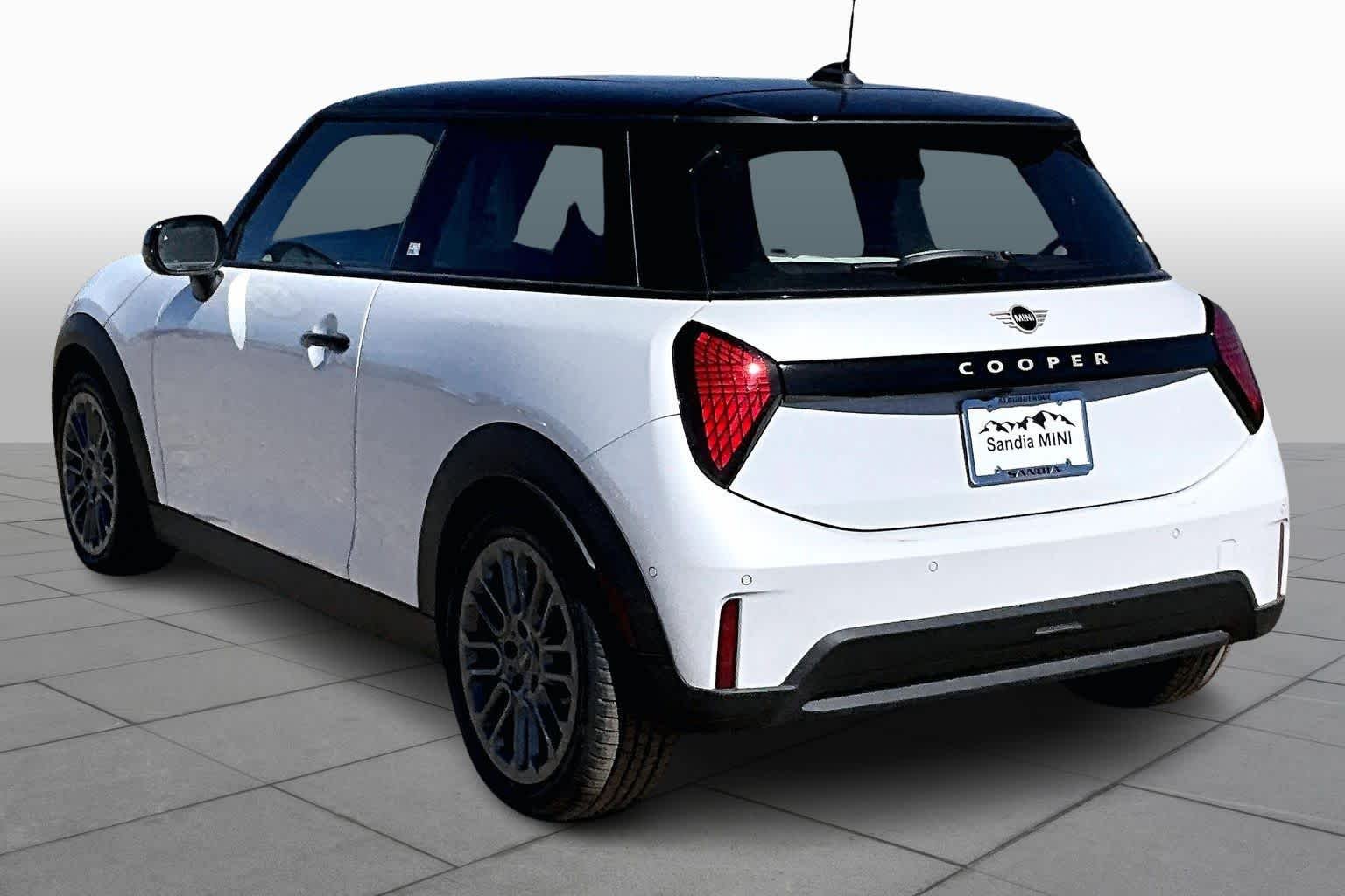 New 2026 Nanuq White Metallic MINI Signature Plus image 11
