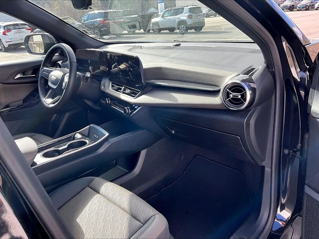 Used 2025 Mosaic Black Metallic Chevrolet LT image 14