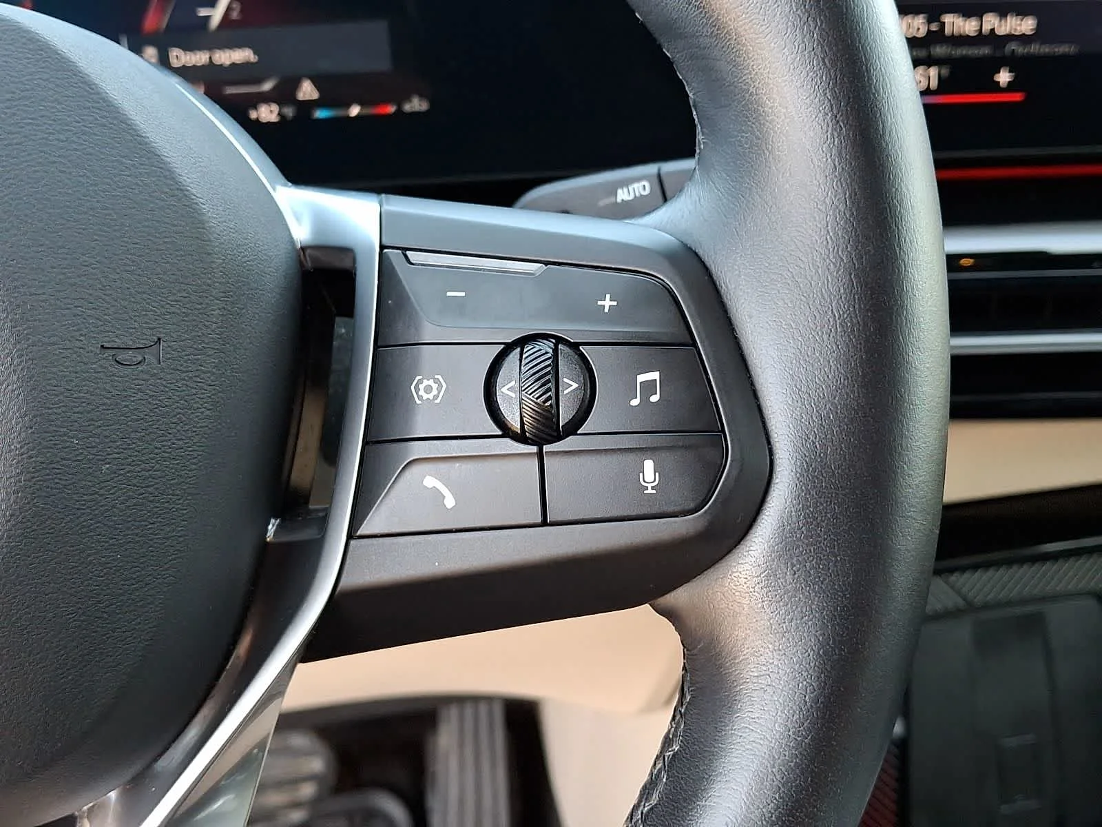 Used 2023 Jet Black BMW xDrive28i image 25
