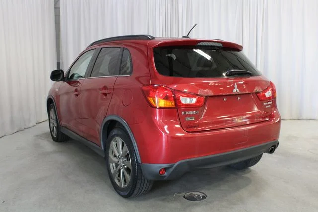 Used 2013  Mitsubishi LE image 21