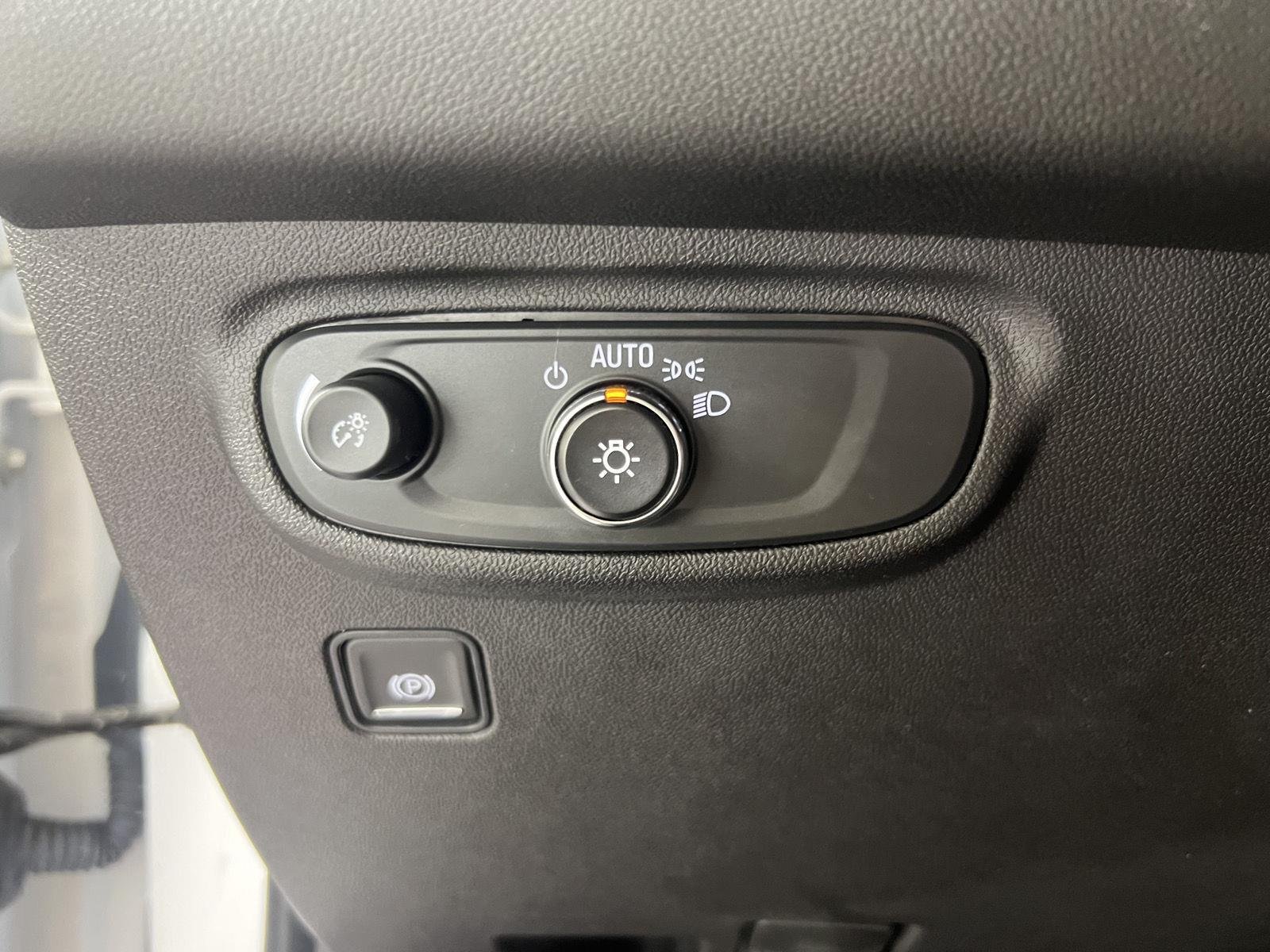 Used 2024 Summit White GMC SLE image 17
