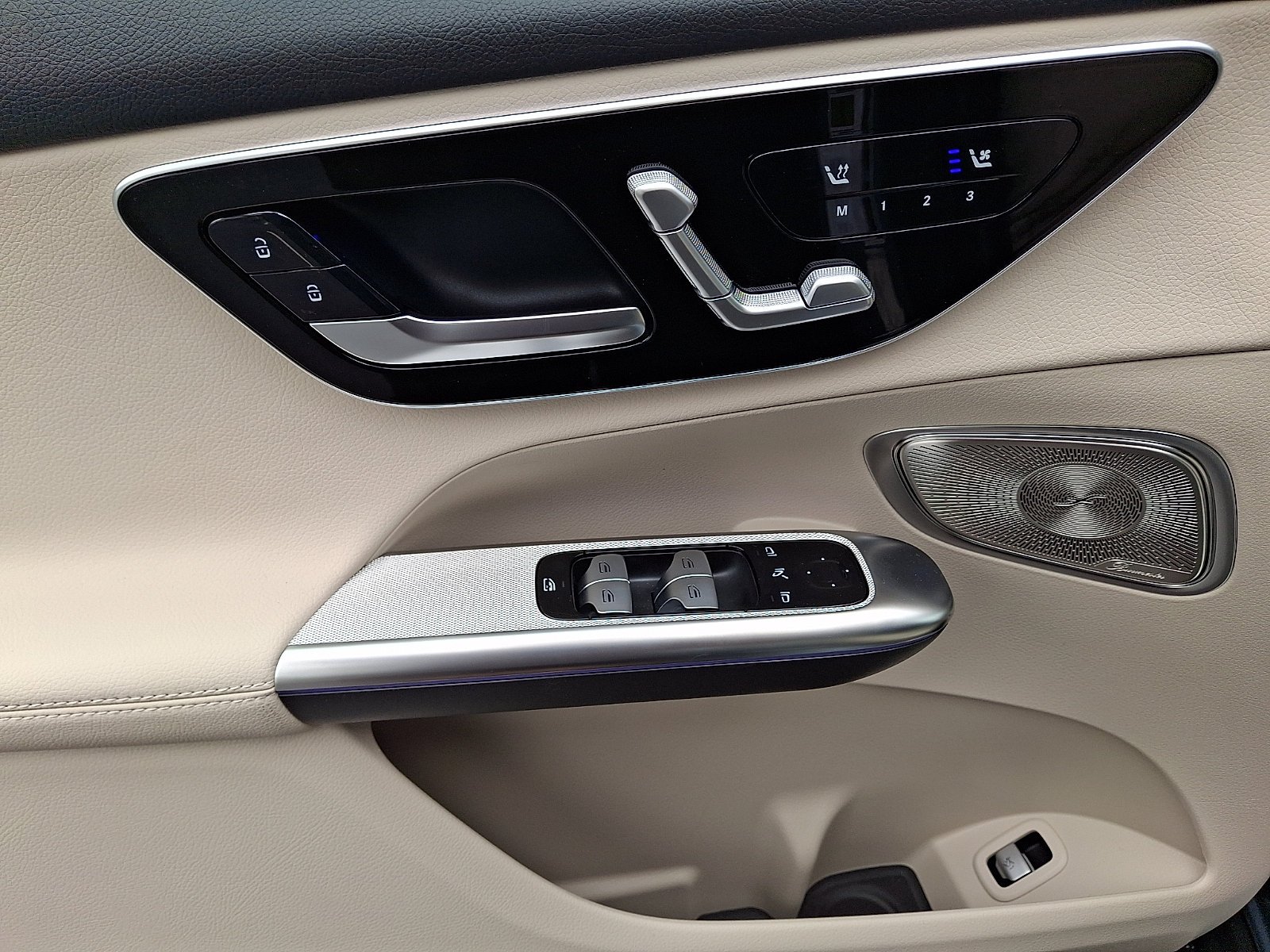 New 2027 Verde Silver Metallic Mercedes-Benz GLC 300 image 33