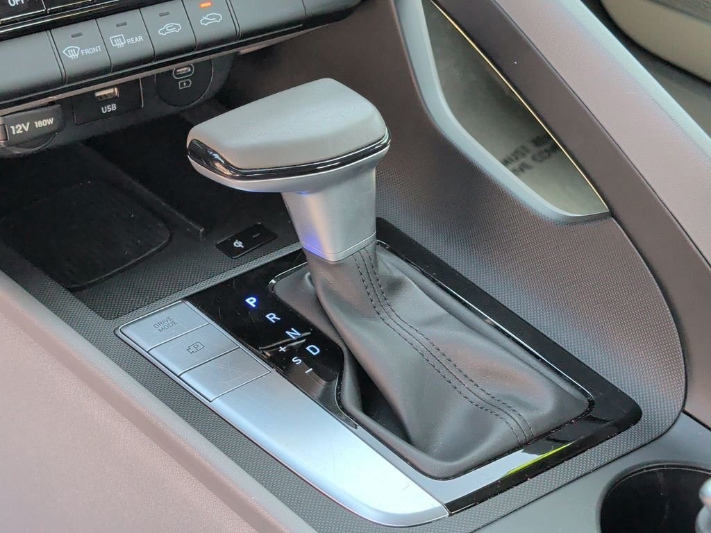 2025 Hyundai Elantra SEL - Photo 11