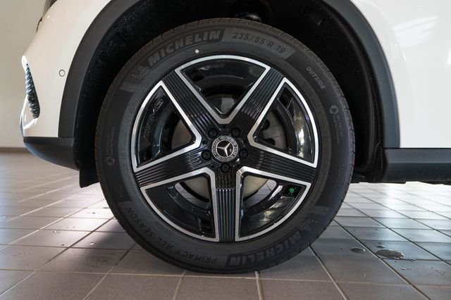 Used 2026 White Mercedes-Benz GLC 300 image 9