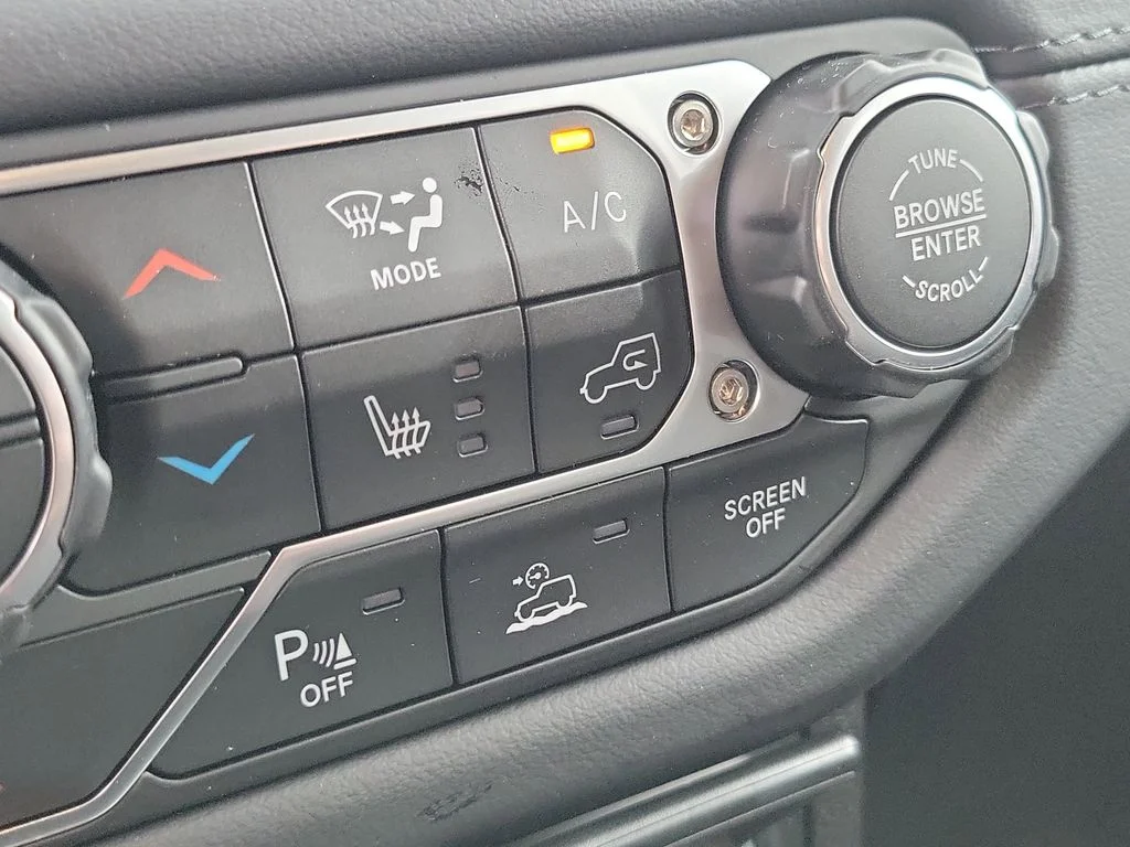 2026 Jeep Wrangler 4-Door Sahara - Photo 24