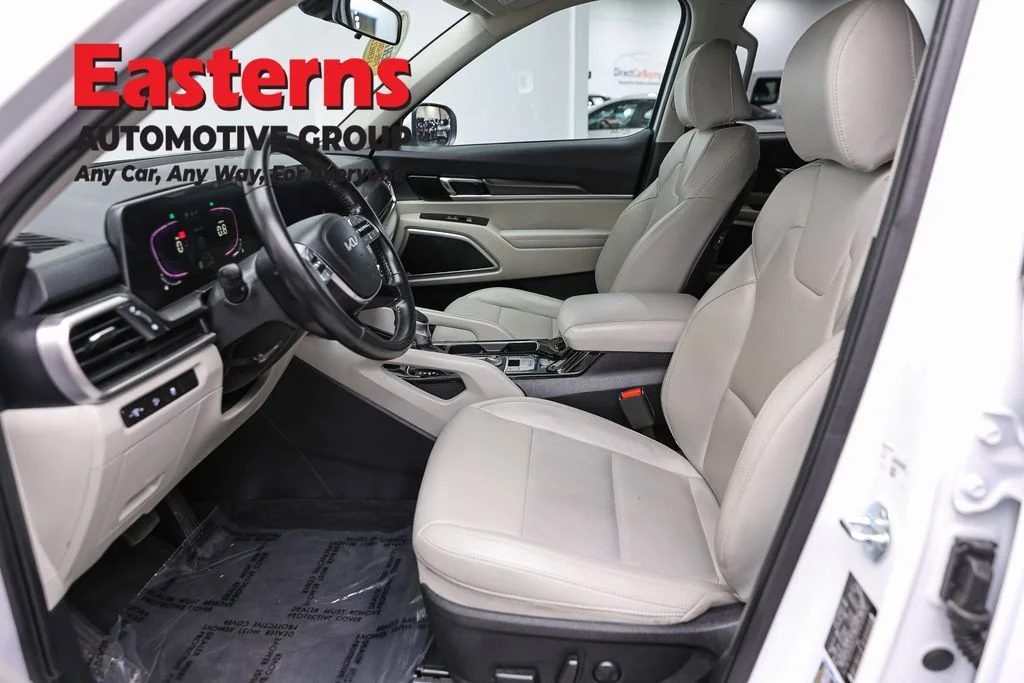 Used 2023 White Kia S image 14