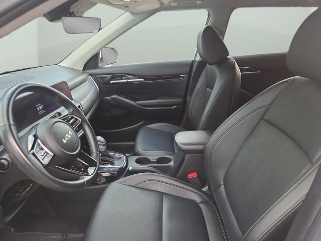 Used 2024 Snow White Pearl Kia EX image 32