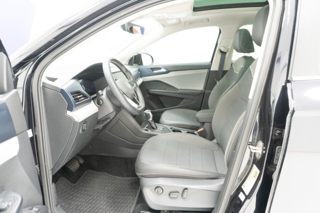 Used 2024 BLACK Volkswagen SE image 18