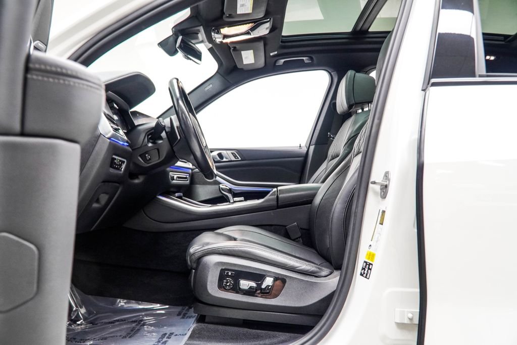 Used 2022 White BMW M50i image 39