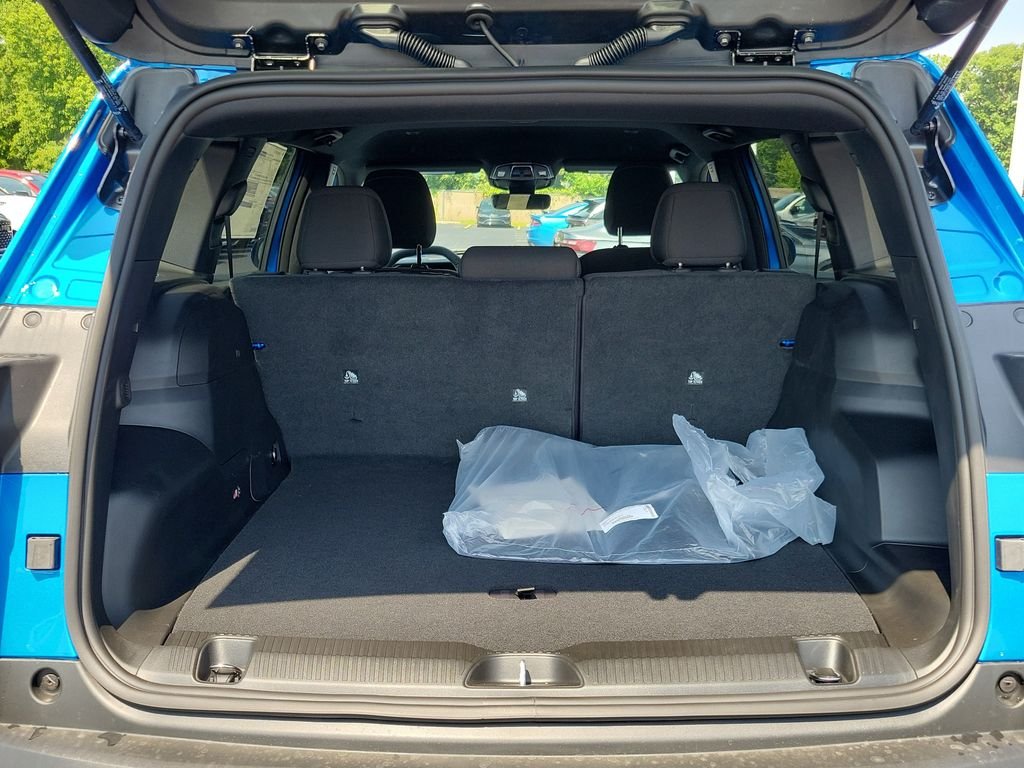 New 2026 Hydro Blue Pearlcoat Jeep Laredo image 8