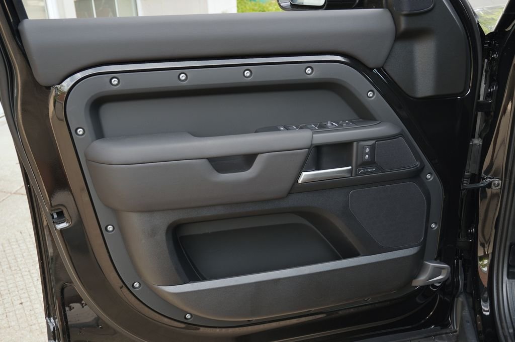 New 2026 Santorini Black Land Rover S image 10