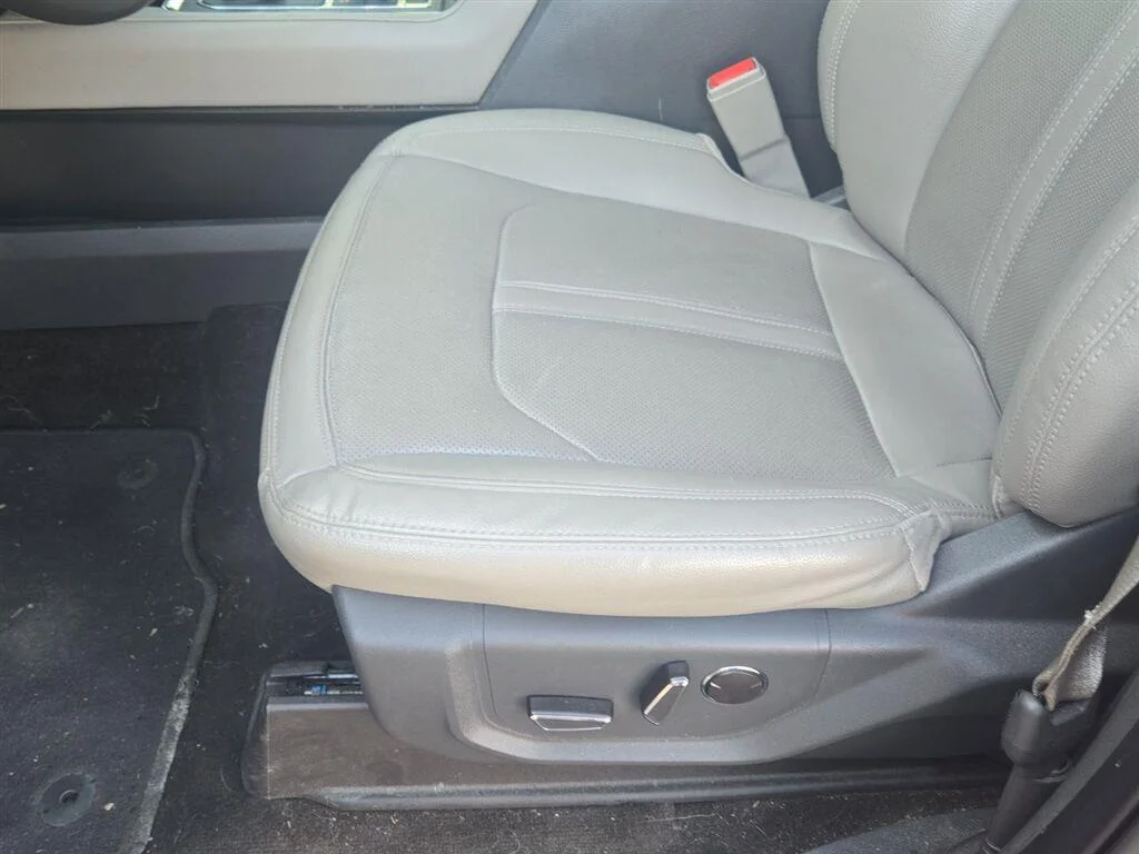 Used 2021 Rapid Red Metallic Tinted Clearcoat Ford Limited image 23