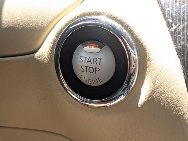 Used 2016 White INFINITI Base image 34
