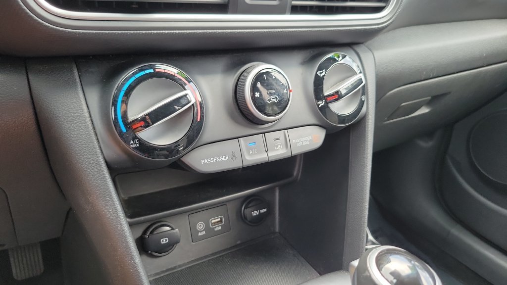 Used 2021 Black Hyundai SEL image 18