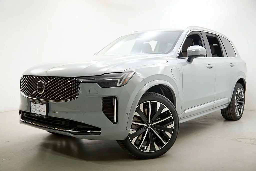 New 2026 Vapour Grey Volvo Plus image 2