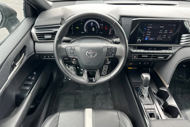 Certified Used 2025  Toyota SE image 18
